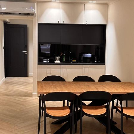 Triple A - Near Ermou Shopping Street - Family Hospitality - Free Parking! Aparthotel Aten Exteriör bild