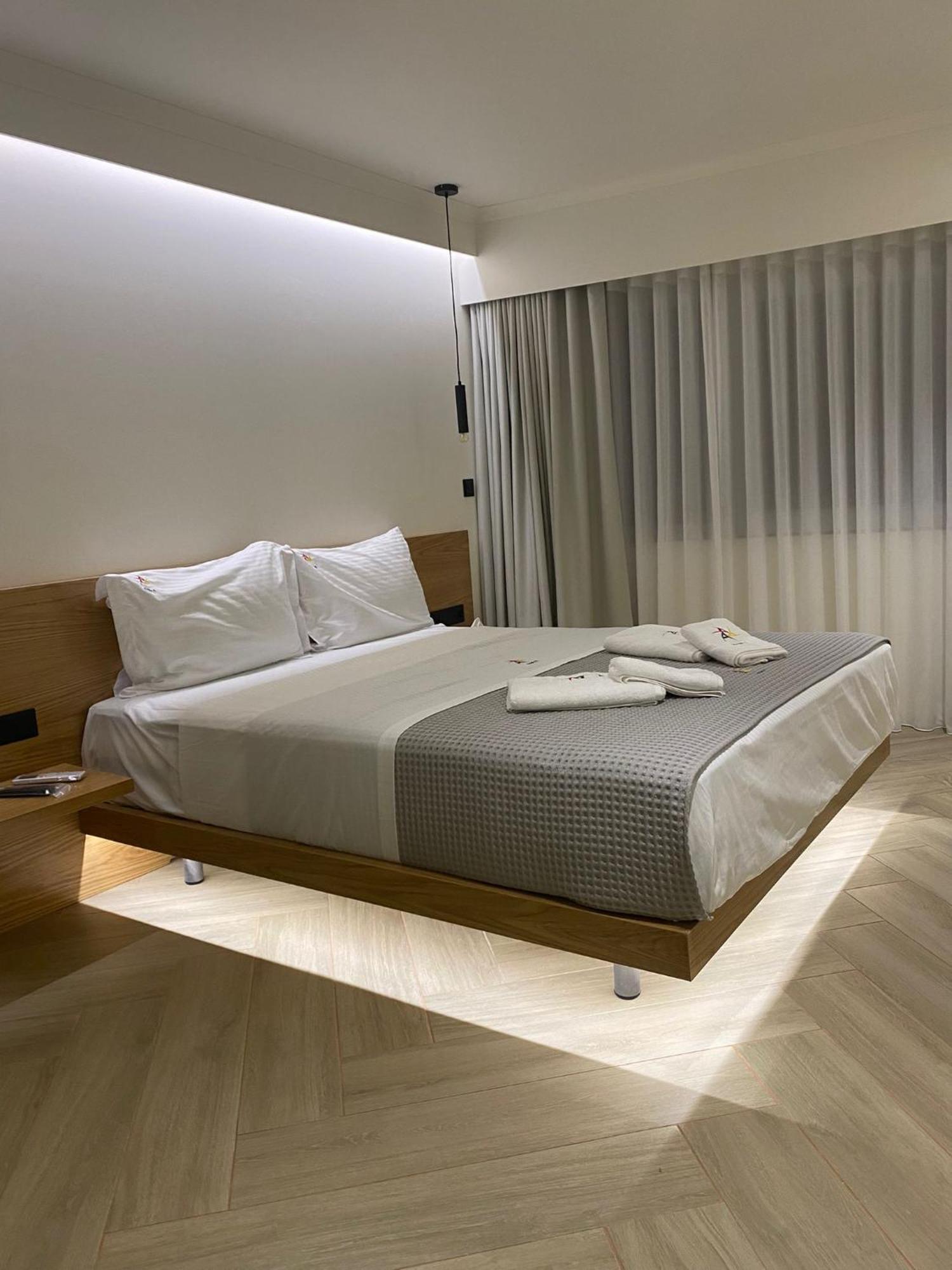 Triple A - Near Ermou Shopping Street - Family Hospitality - Free Parking! Aparthotel Aten Exteriör bild