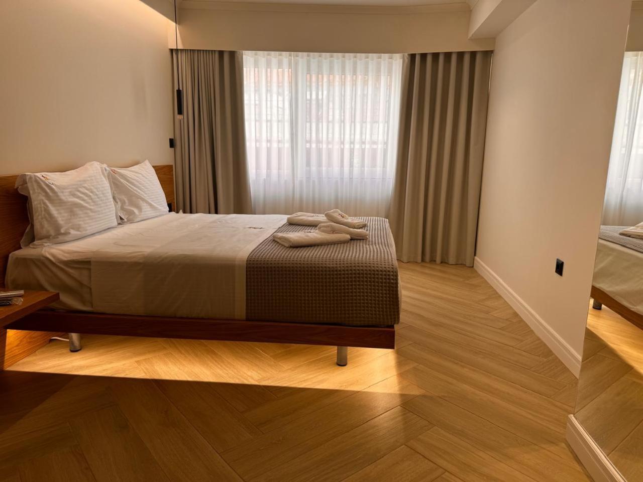 Triple A - Near Ermou Shopping Street - Family Hospitality - Free Parking! Aparthotel Aten Exteriör bild
