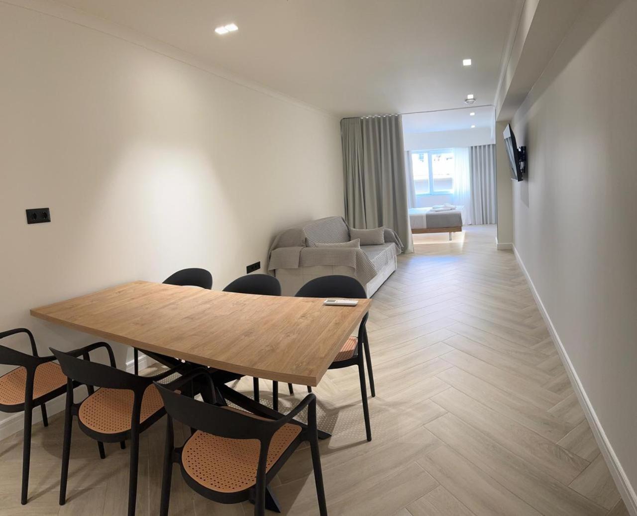 Triple A - Near Ermou Shopping Street - Family Hospitality - Free Parking! Aparthotel Aten Exteriör bild