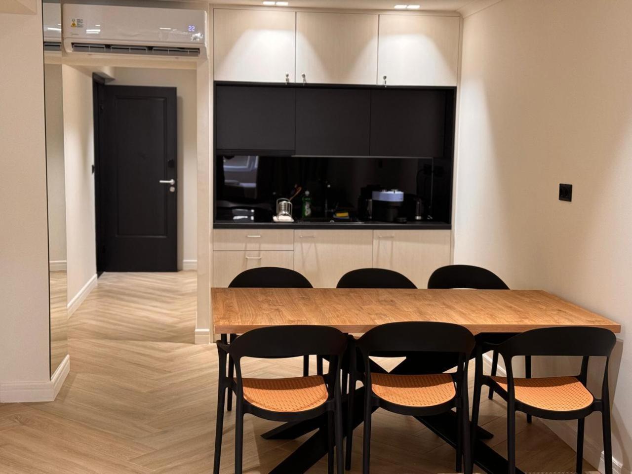 Triple A - Near Ermou Shopping Street - Family Hospitality - Free Parking! Aparthotel Aten Exteriör bild