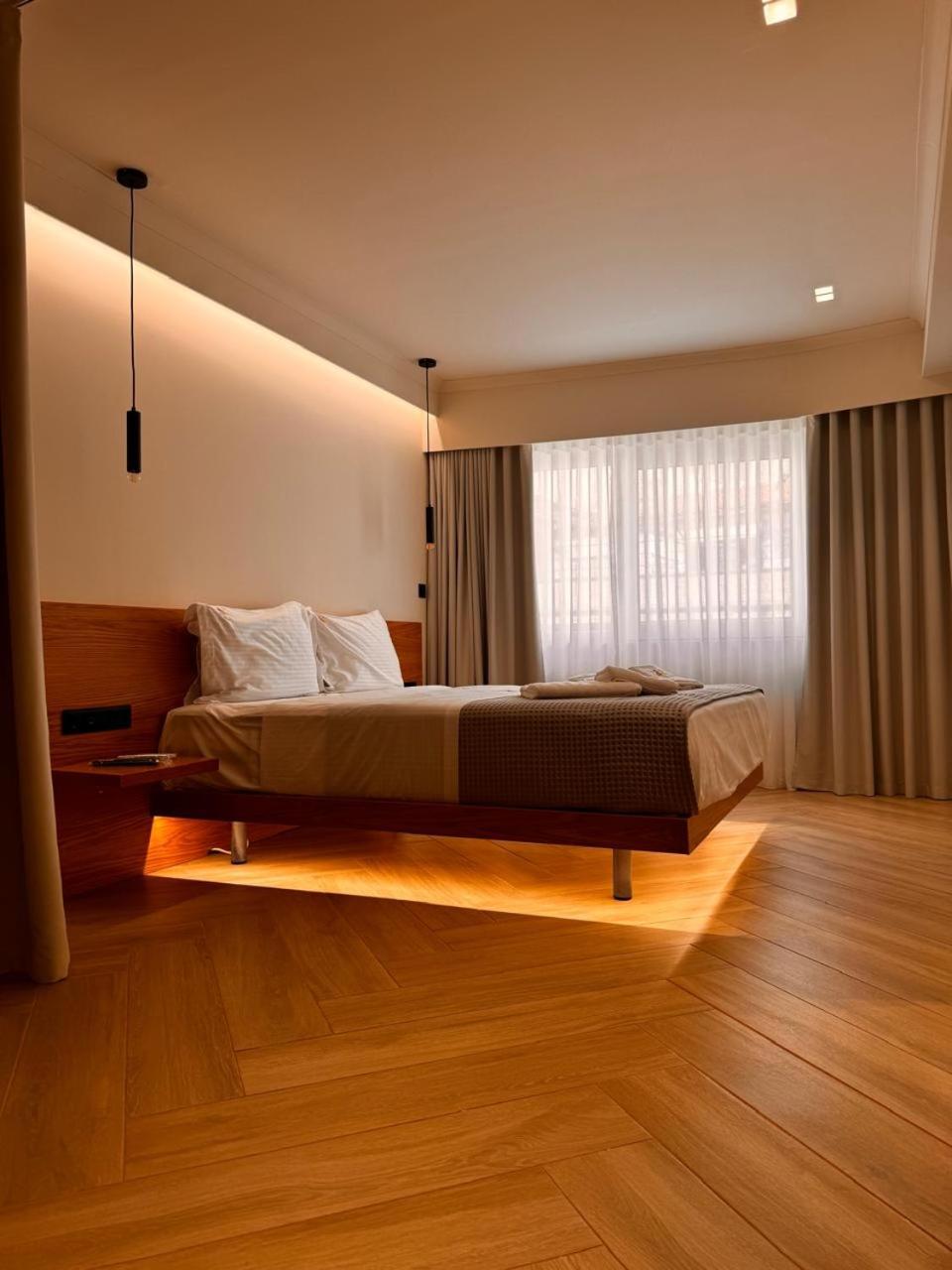 Triple A - Near Ermou Shopping Street - Family Hospitality - Free Parking! Aparthotel Aten Exteriör bild