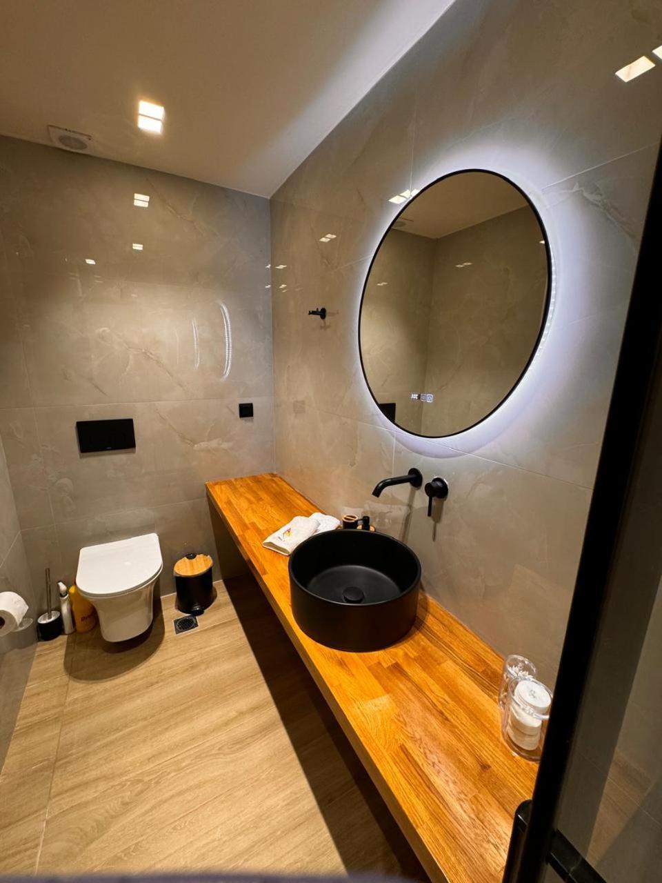 Triple A - Near Ermou Shopping Street - Family Hospitality - Free Parking! Aparthotel Aten Exteriör bild